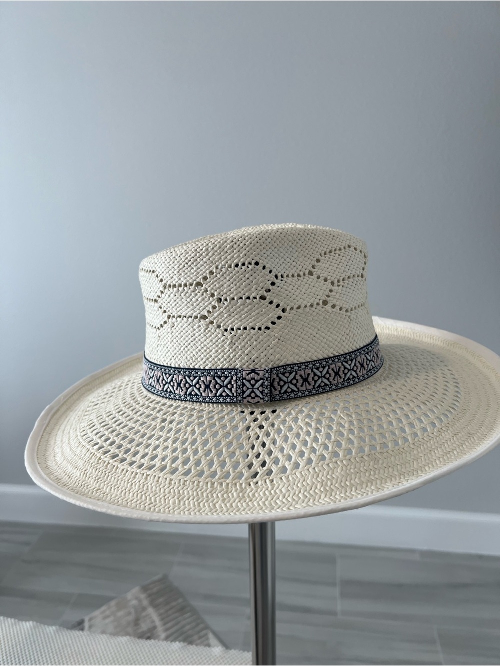 Wide Brim Straw Sun Hat with Patterned Band - Ivory